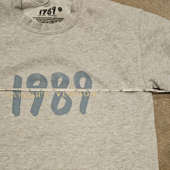Taylor Swift 1989 Taylors Version Crewneck Sweatshirt Heather Grey Size S - Picture 6 of 8